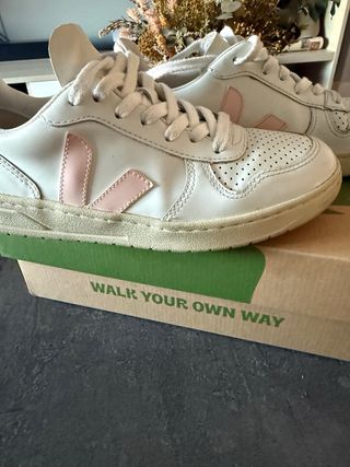 Zapatillas Veja Blancas y Rosas