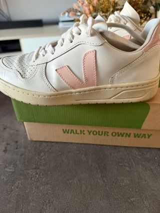 Zapatillas Veja Blancas y Rosas