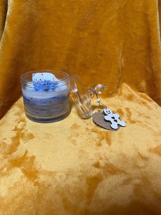 Vela artesanal decorativa con figura