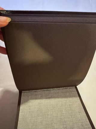 Album foto effetto pelle con giglio fiorentino.