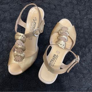 Sandalias doradas PITILLOS mujer tacón 7 cm.