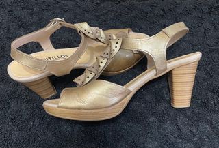 Sandalias doradas PITILLOS mujer tacón 7 cm.
