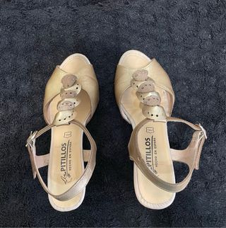 Sandalias doradas PITILLOS mujer tacón 7 cm.