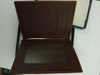 Billetera Banesto de piel Marrón.