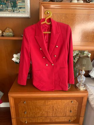 Chaqueta roja doble botonadura