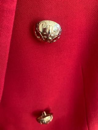 Chaqueta roja doble botonadura