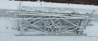 Reja celosía antigua de hierro forjado.