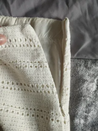 Falda corta de punto blanco