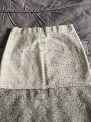 Falda corta de punto blanco