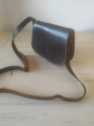 Bolso Cuero Artesanal Tachuelas y Piedra