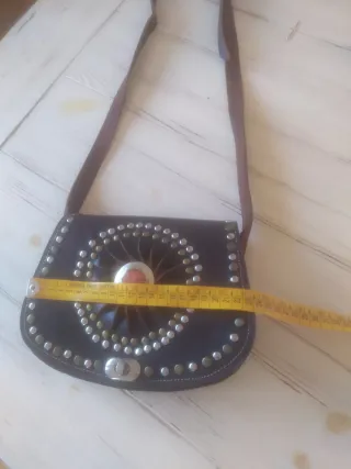 Bolso Cuero Artesanal Tachuelas y Piedra