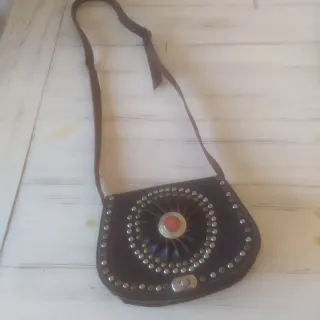 Bolso Cuero Artesanal Tachuelas y Piedra