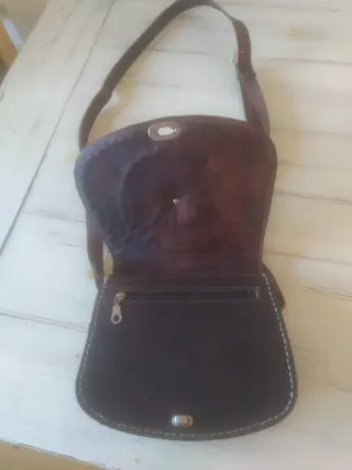 Bolso Cuero Artesanal Tachuelas y Piedra