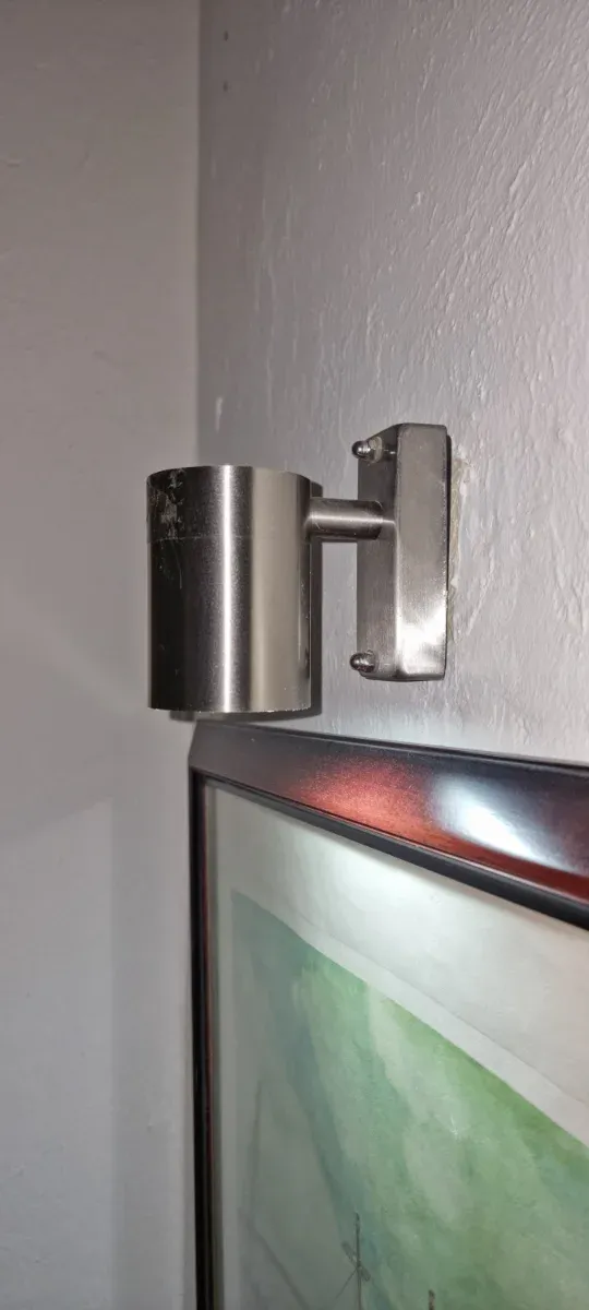 Foco de pared metálico plateado