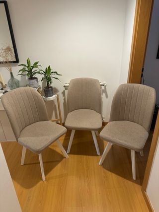 Conjunto de 3 Cadeiras Bege e Brancas