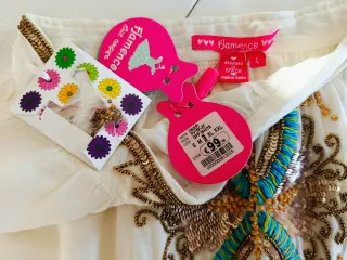 Falda de mujer con abalorios