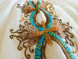 Falda de mujer con abalorios