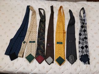 Cravatte in diversi colori, 13 pezzi