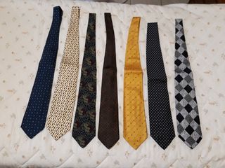 Cravatte in diversi colori, 13 pezzi