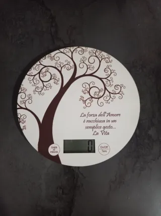 Bilancia digitale con decoro albero