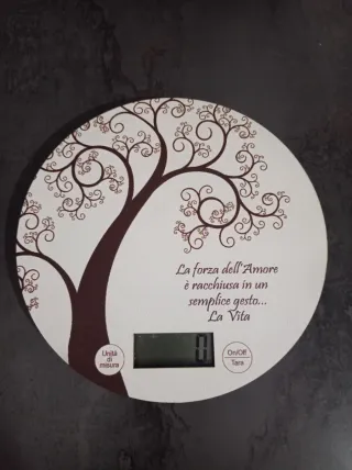 Bilancia digitale con decoro albero