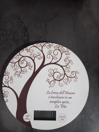 Bilancia digitale con decoro albero