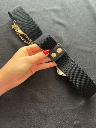 Cintura con cuori dorati e rossi