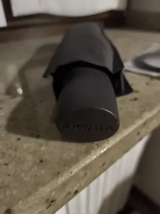 Ombrello nero + 2 cavi USB