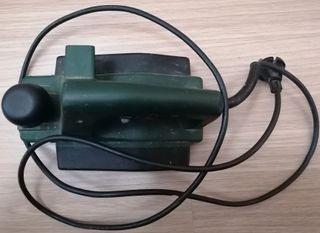 Cepillo electrico para madera marca Bosch 500W