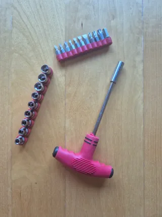 Kit Destornillador T con Puntas y Vasos