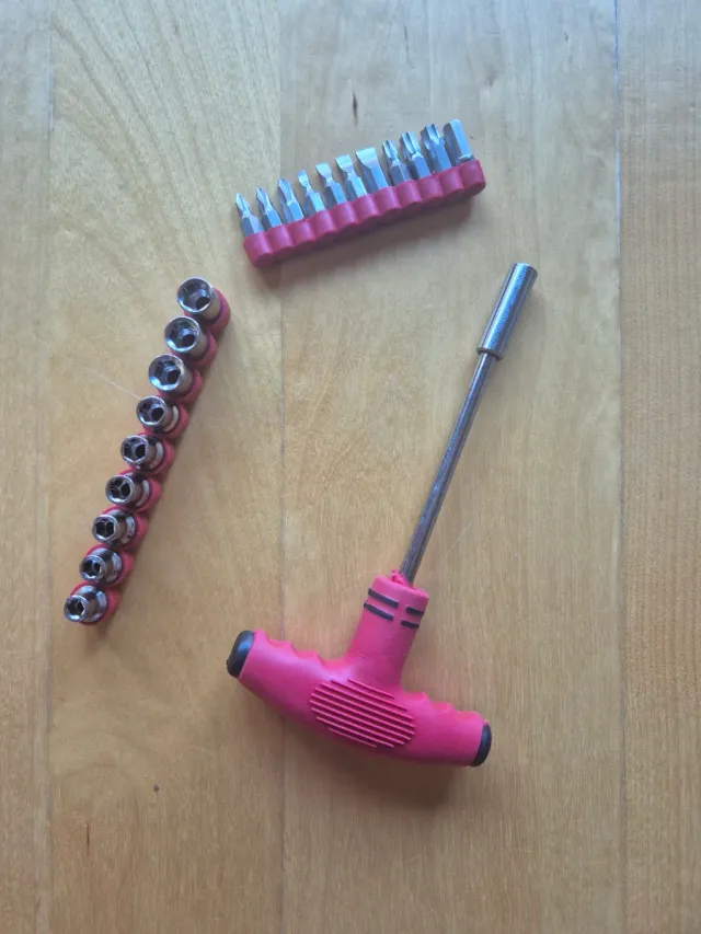 Kit Destornillador T con Puntas y Vasos