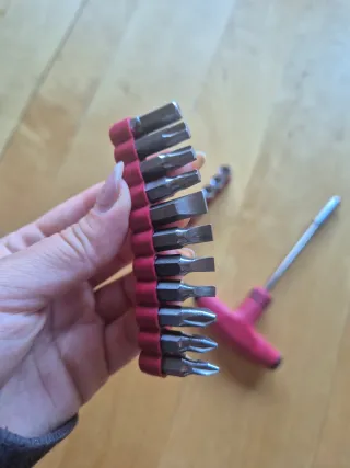 Kit Destornillador T con Puntas y Vasos