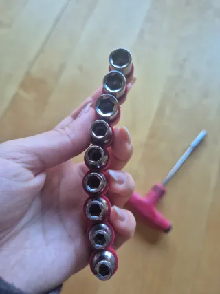 Kit Destornillador T con Puntas y Vasos