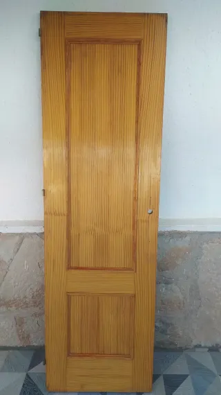 Puerta de madera para baño