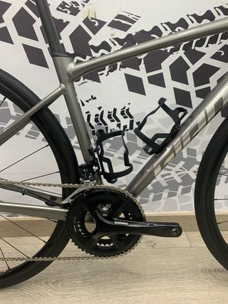 Bici carretera Giant gris