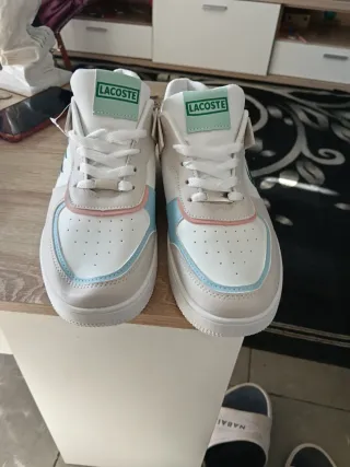 Zapatillas Lacoste Beige y Blancas