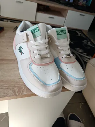 Zapatillas Lacoste Beige y Blancas