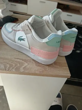 Zapatillas Lacoste Beige y Blancas