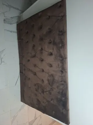 Cabecero de cama tapizado marrón