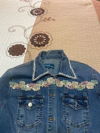 Chaqueta vaquera ,talla L,está tuneado por mi