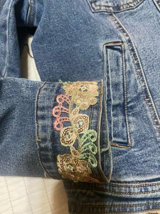 Chaqueta vaquera ,talla L,está tuneado por mi