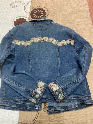 Chaqueta vaquera ,talla L,está tuneado por mi