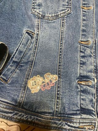 Chaqueta vaquera ,talla L,está tuneado por mi