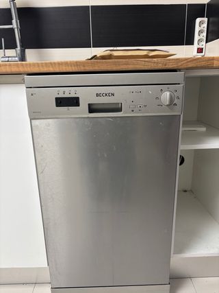 Cocina modular blanca y madera