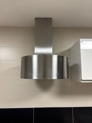 Cocina modular blanca y madera