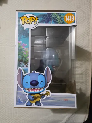 Funko Pop Stitch 1419 con Ukelele Jumbo, grande.