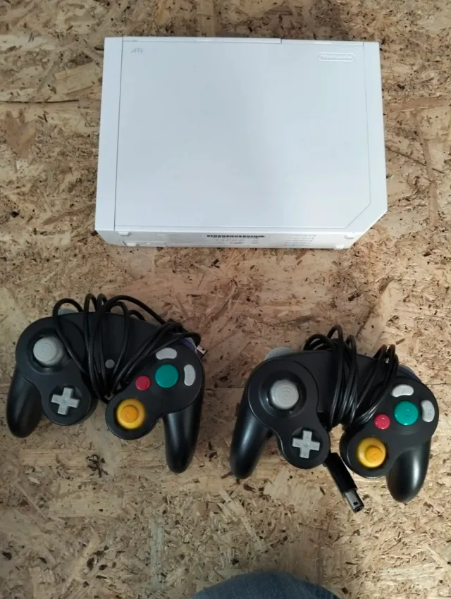 Consola Wii + 2 Mandos GameCube