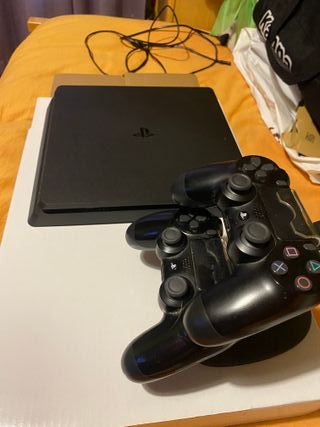 Playstation 4 en muy buen estado capacidad de 1 TB