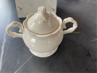 Zuccheriera piccola con rosa