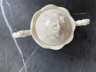 Zuccheriera piccola con rosa